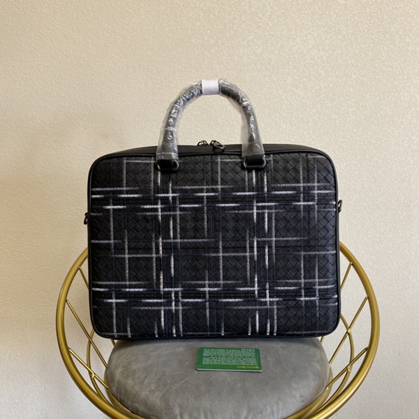 ボッテガヴェネタバッグ側面デザイン